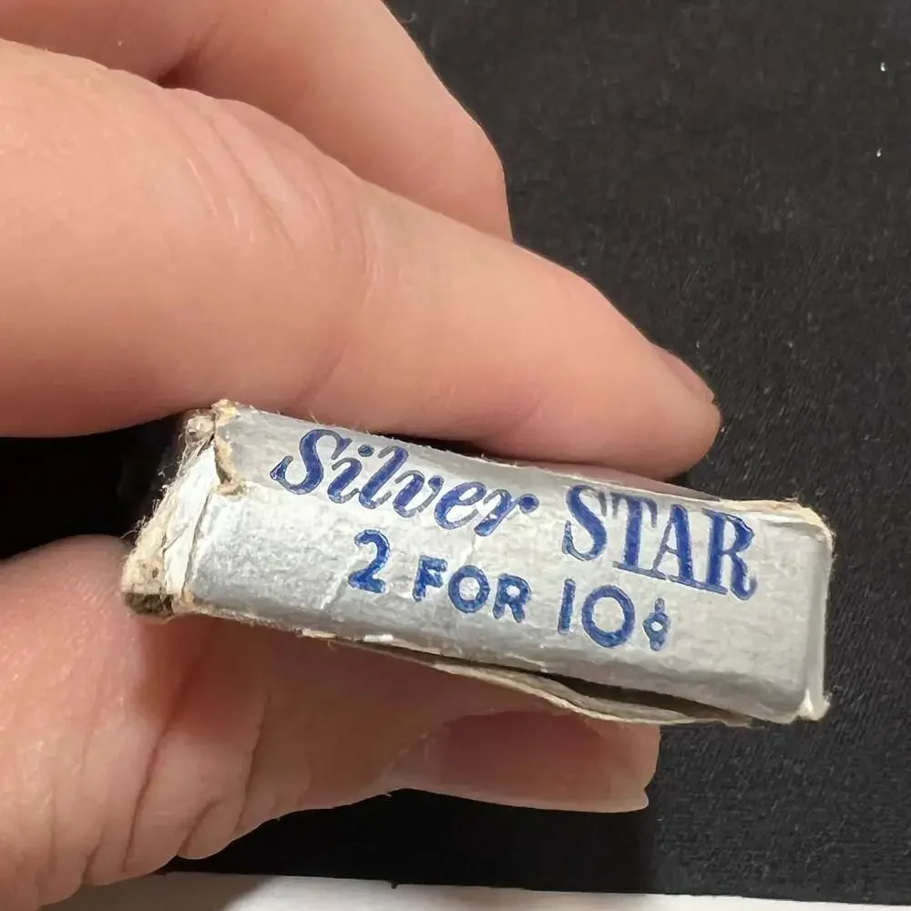 Vintage Double Edge Safety Razor with Silver Star Blades
